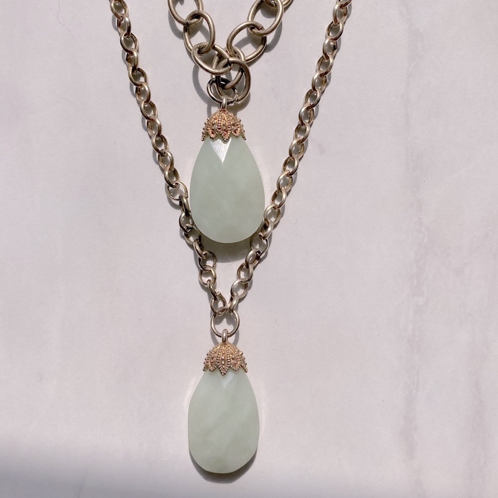 Beautiful statement necklace with jade pendants. Size is about an 18 inc…